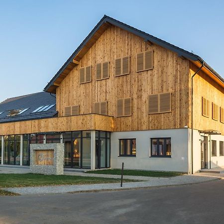 Hotel Naturum Милич Экстерьер фото
