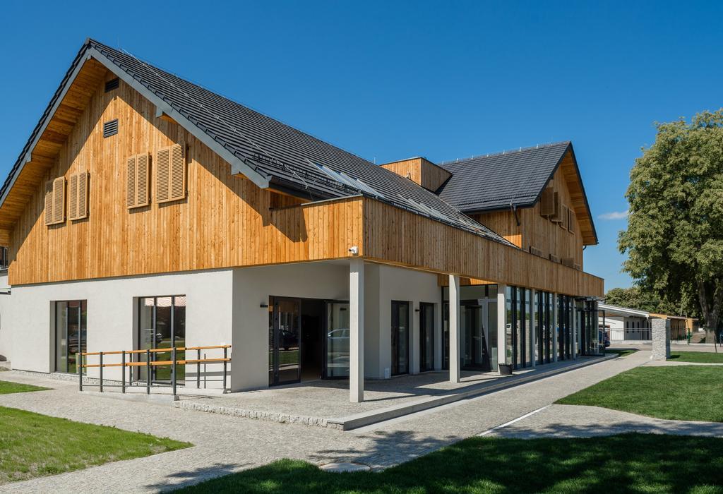 Hotel Naturum Милич Экстерьер фото